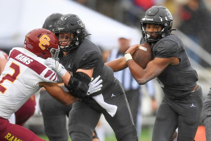 Tualatin.Central-Catholic.6A-football-final.Leon-Neuschwander.40